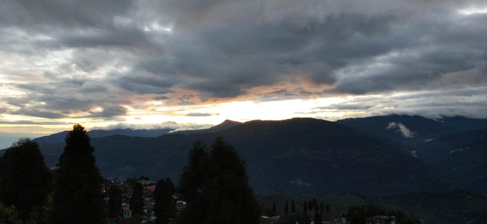 Swabhumi Homestay Kurseong エクステリア 写真