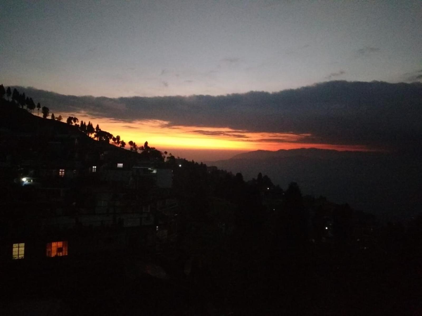 Swabhumi Homestay Kurseong エクステリア 写真