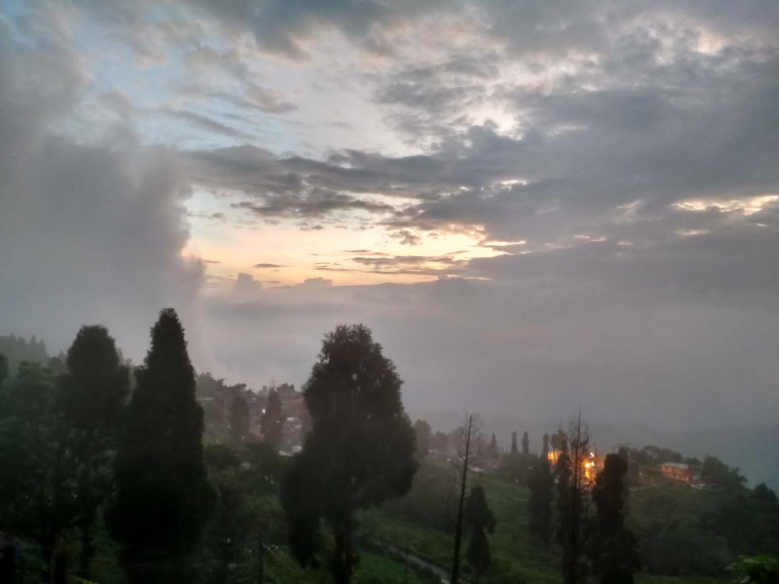Swabhumi Homestay Kurseong エクステリア 写真